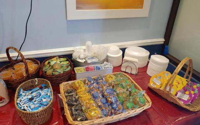 Days Inn Charleston Patriots Point