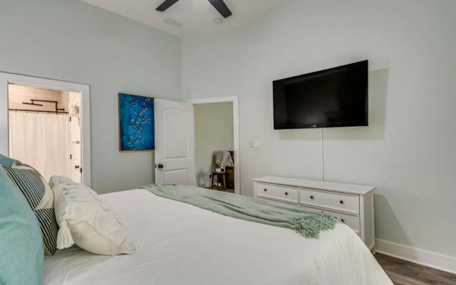 1 Mi to Dtwn: Pet-friendly Pensacola Getaway!