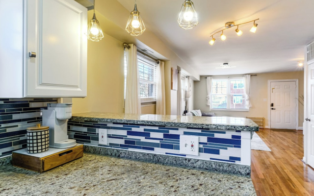 6 Mi to Smithsonian Museums! Convenient Townhome