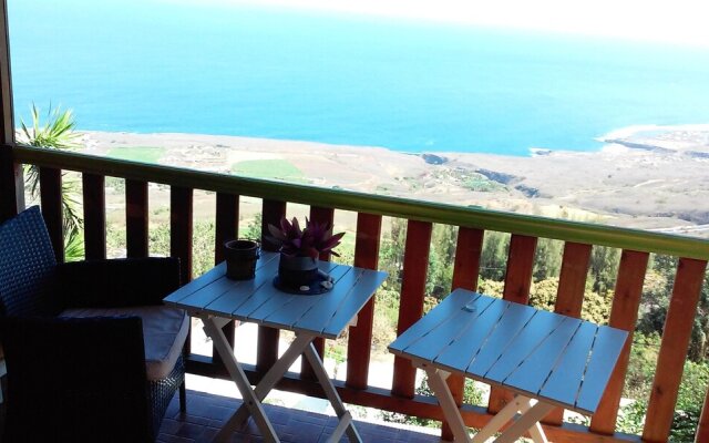 Bungalow with One Bedroom in Saint-Leu, with Wonderful Sea View, Shared Pool, Enclosed Garden - 7 Km From the Beach