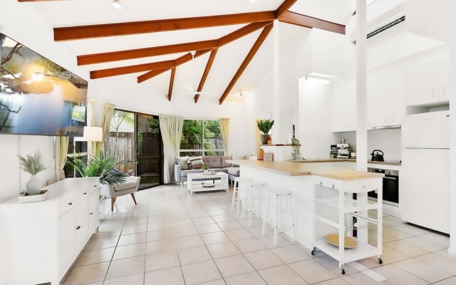 Green Cottage in Trinity Beach – Guest Rooms – Cairns