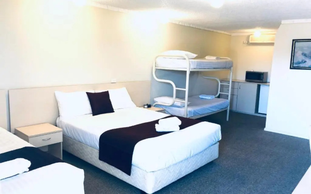 Overlander Motor Lodge