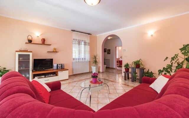 Stunning Home in Pula With Wifi and 4 Bedrooms