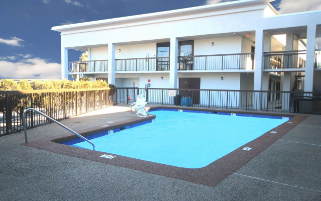 Clarion Pointe Statesville