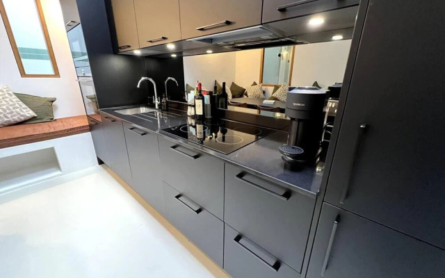 Design led 1 Bedroom Flat in Buzzing Queens Park