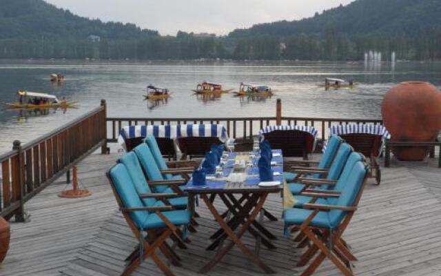 Sukoon Houseboat Kashmir