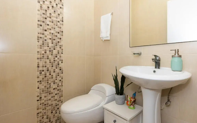 The Farallon Beach Condo by Acomodo