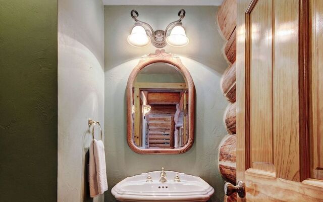 Discovery Lodge by RedAwning