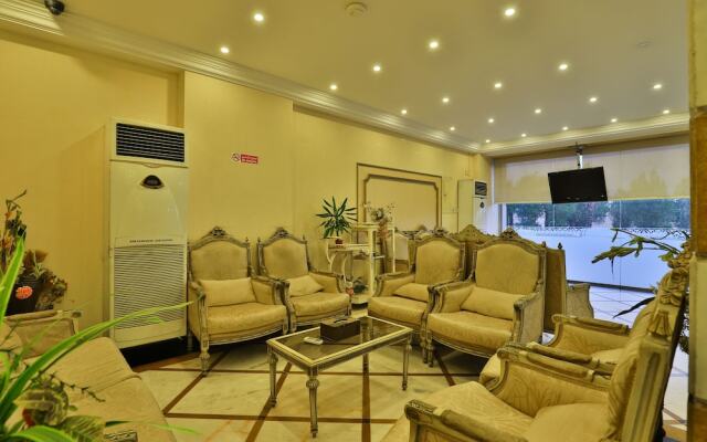 OYO 318 Azure Plaza Furnished Units