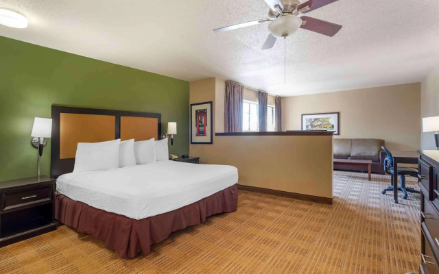 Extended Stay America Suites Chicago Woodfield Mall