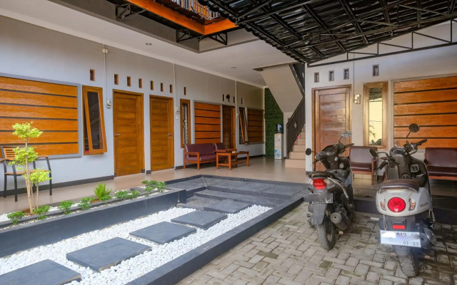Super OYO 1226 Al Abror Homestay