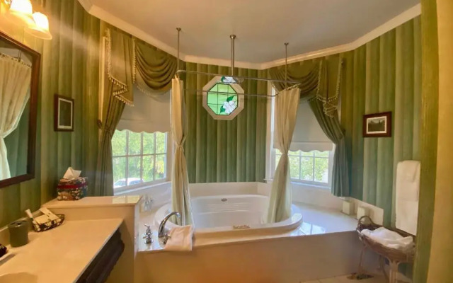 The Cypress Inn Bed & Breakfast