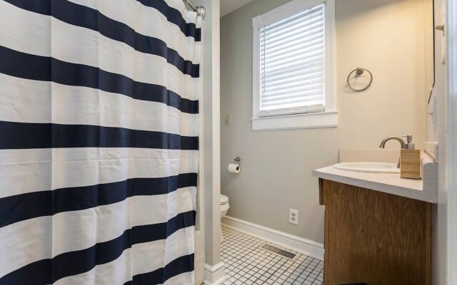 Gorgeous 3BR 2BA on Frankfort | by Cozysuites