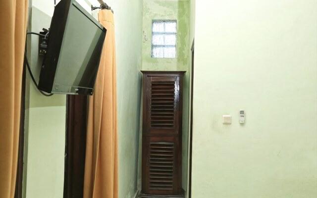 RedDoorz @ Mataram Kuta 3