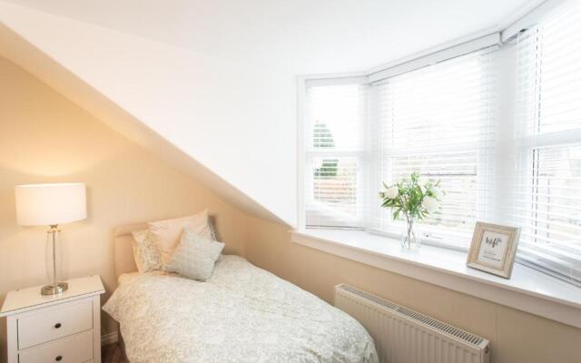 3 Private bedrooms attached to hosts home Free parking