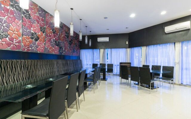Collection O 47553 Oriental Residency