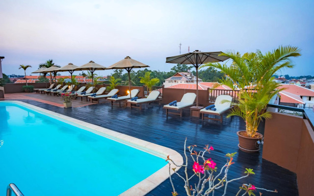 City River Hotel