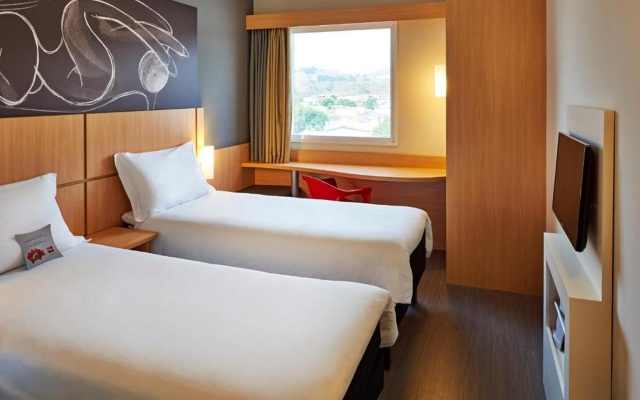 Ibis Guaratinguetá Aparecida