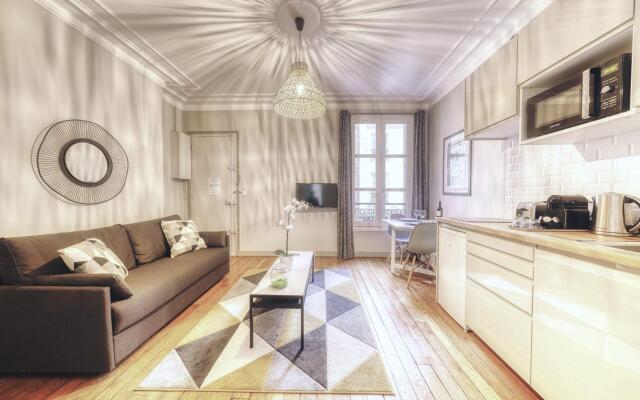 B 1631 - Louvre - Spacieux appartement