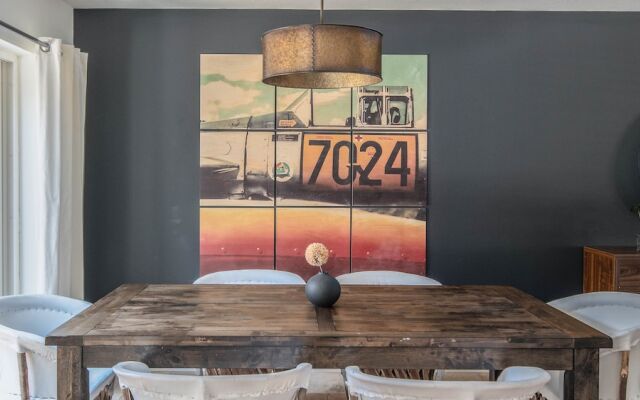 Sleek 2BR Townhome Old Town by WanderJaunt