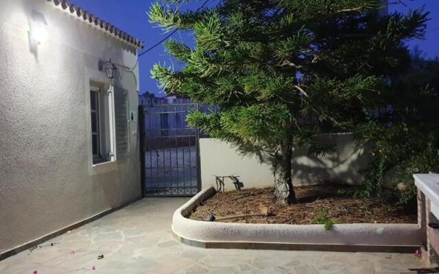 Studio with sea view enclosed garden and wifi at Porto Heli