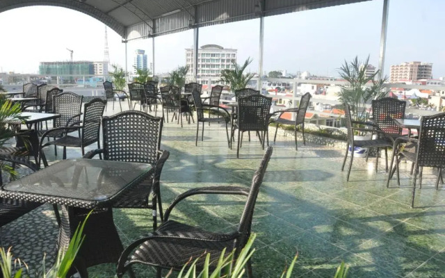 Rose Hotel