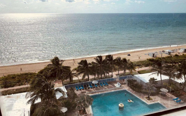 Sherry Frontenac Oceanfront Hotel