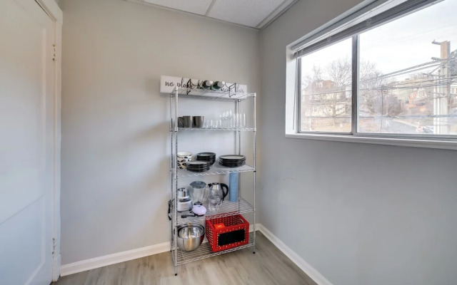5 Mi to Dtwn: Pittsburgh Apt w/ Balcony