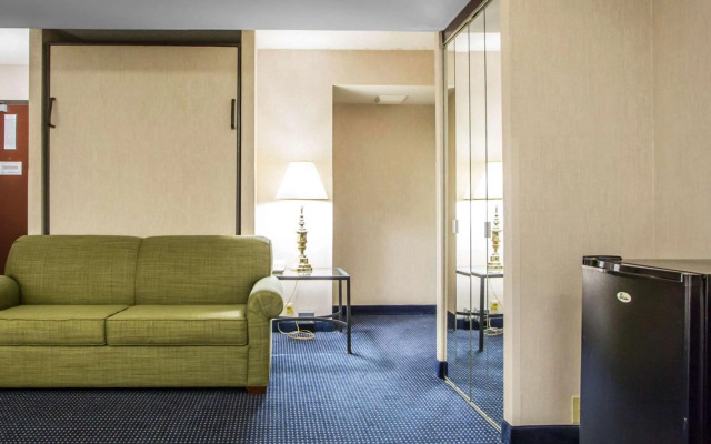 Quality Inn Schaumburg - Chicago near the Mall