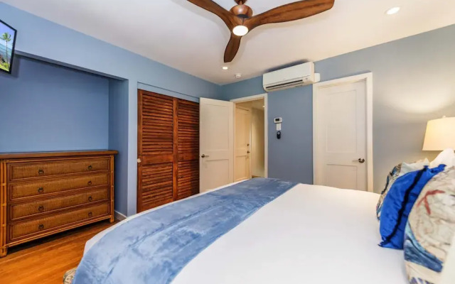 Noelani 304 3bdrm 2.5 Bath 3 Bedroom Condo by RedAwning