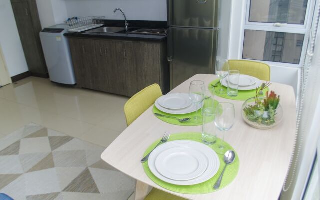 Decorated Duplex Apartment @ BGC