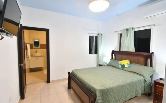 Gorgeous Spacious Property in Prime Beach Location