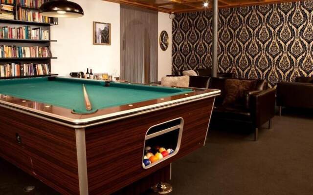Arena Lodge