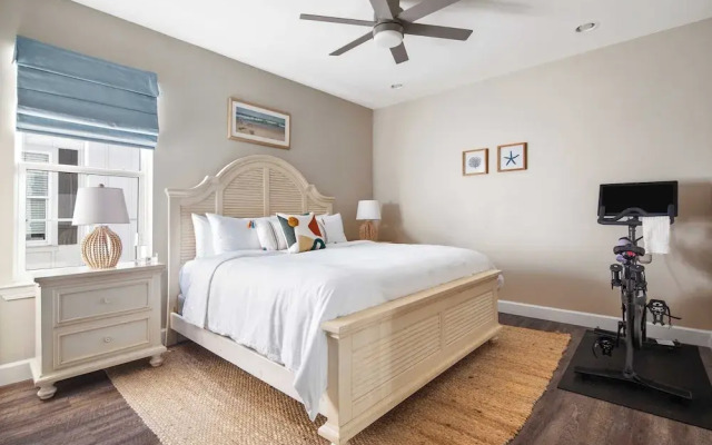 Sleeps 18! Private Pool, Hot Tub, Near Beach Miramar Dream House by Avantstay