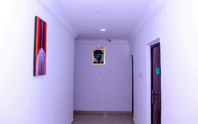 Yais Hotel and Suites