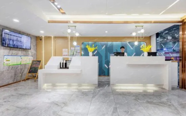 Yimi Apartment (Guangzhou 13 Hangyi De Road Subway Station)
