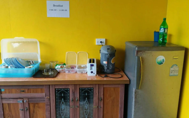 Lanta Long Beach Hostel