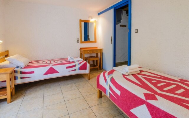 Tranquil Holiday Home in Palaiochora near Sea Beach