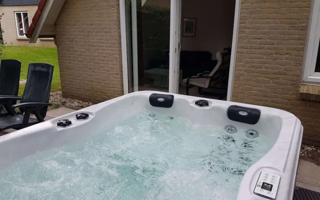 Holiday Home With a Jacuzzi, 20 km. From Assen