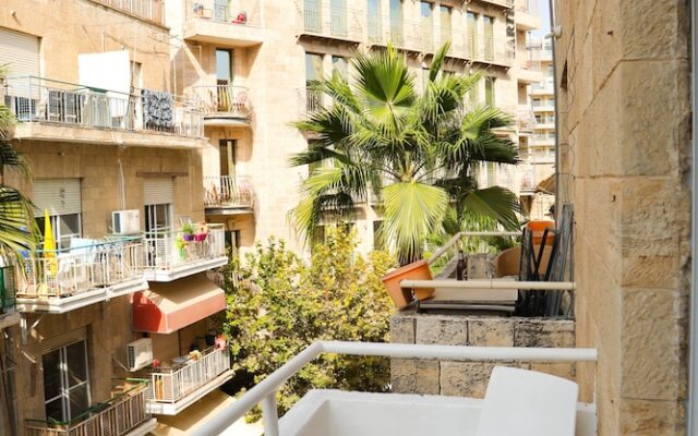 Great studio at the Center of the Center