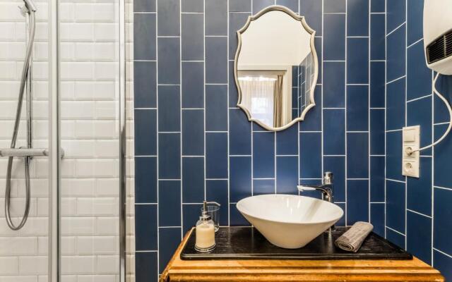 Hello Downtown Apartment - Movie