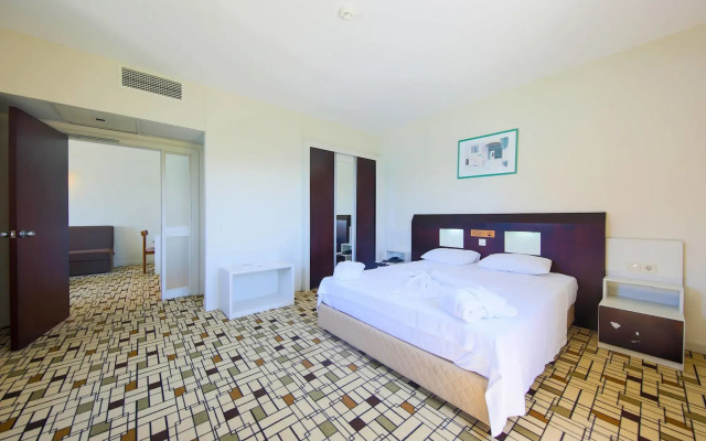 Sibyl Hotel Erythrai by Muup