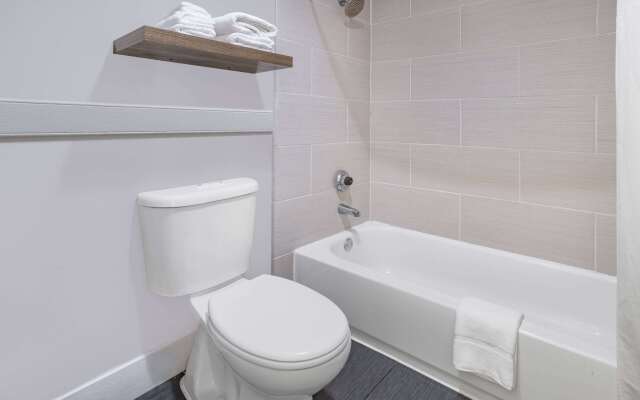 Days Inn by Wyndham Raleigh Glenwood-Crabtree