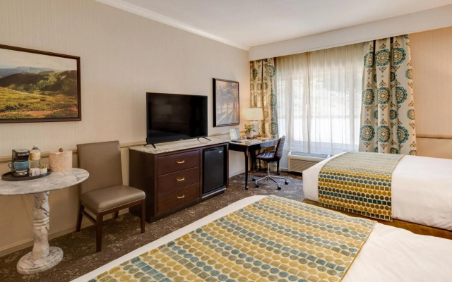 Ayres Hotel Corona – Riverside