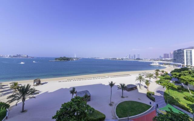 Maison Privee - Modern & Bright Apt with Sea Front Views of Burj AlArab