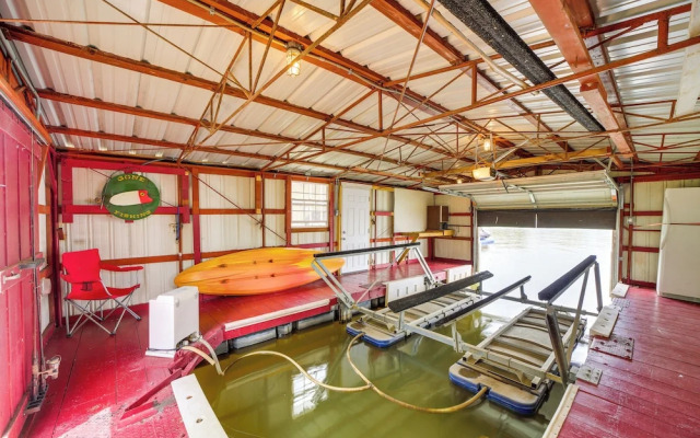 2 Boat Docks: Grand Lake Waterfront Home