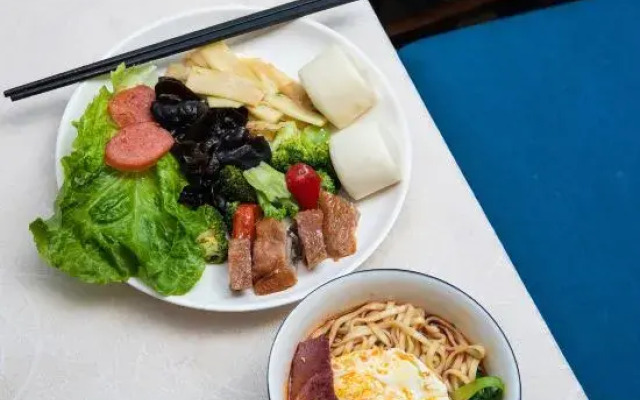 Hilary International Hotel (Zhonghuan City, Exit near Fanhua Avenue Metro Station)