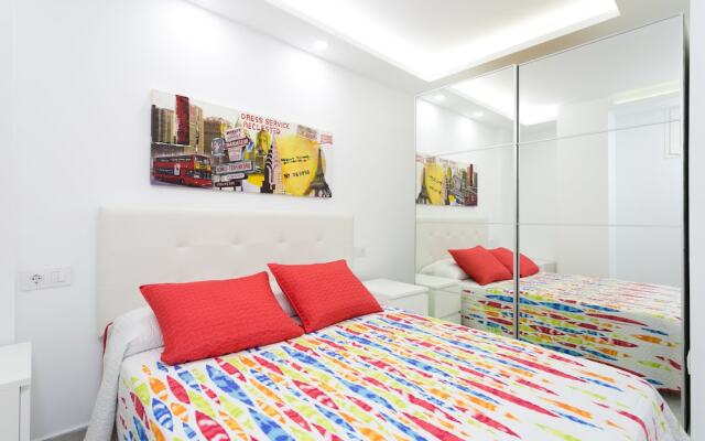 408 Enchanting Sea View Apartment, WiFi and Sea Front