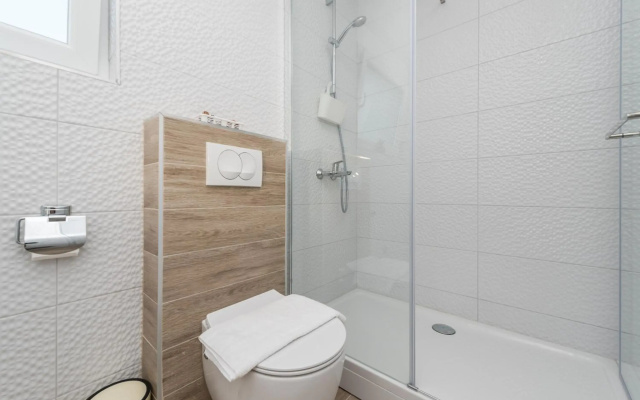 Dino 2 luxury apartment with pool