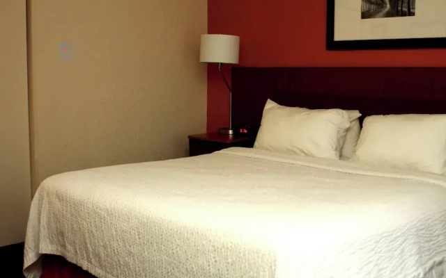 Fairfield Inn & Suites Fairmont
